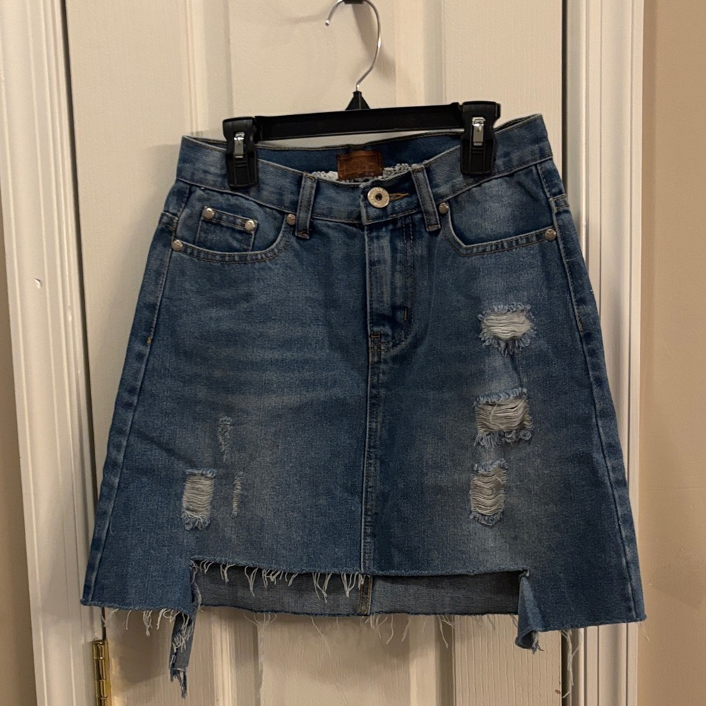 NWOT POL Distressed, jeans skirt size small